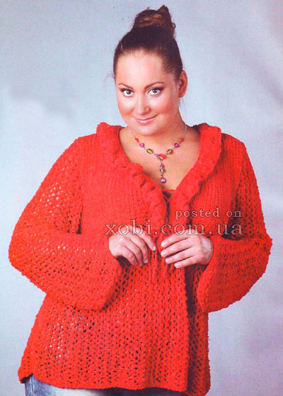 красный пуловер с рюшами большего размера