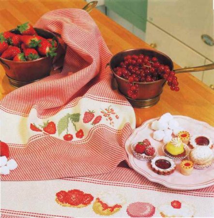 Кухонное полотенце с красными ягодами