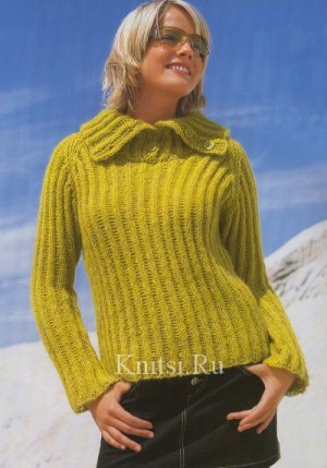 Желто-зеленый пуловер реглан