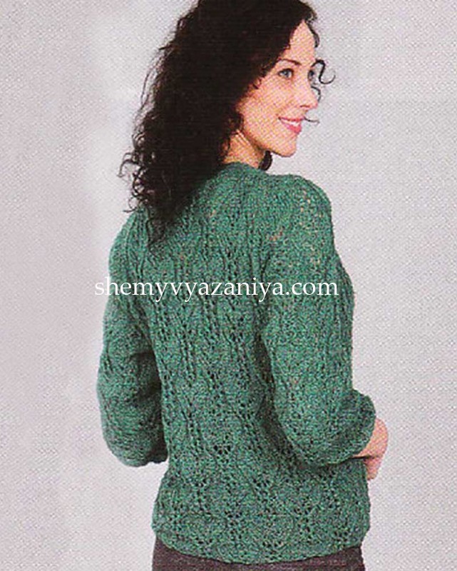 Зеленый пуловер ажурным узором