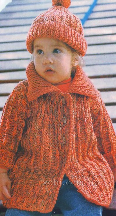 красно-оранжевое пальто и шапка для девочки