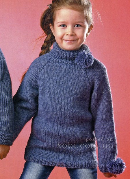 вязаный пуловер с помпонами для девочки
