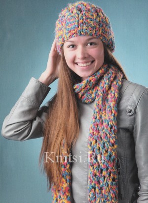 Разноцветная шапка и шарф